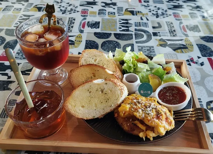 安南區聚餐/包場首選【貓的法小館】療癒系貓咪餐廳必訪！天然自