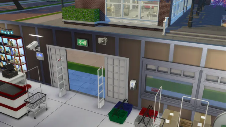 商店門口的電閘和出口指示燈必不可少，我還加了揚聲器，有時店裏會做廣播，介紹特價和本期必買好貨。