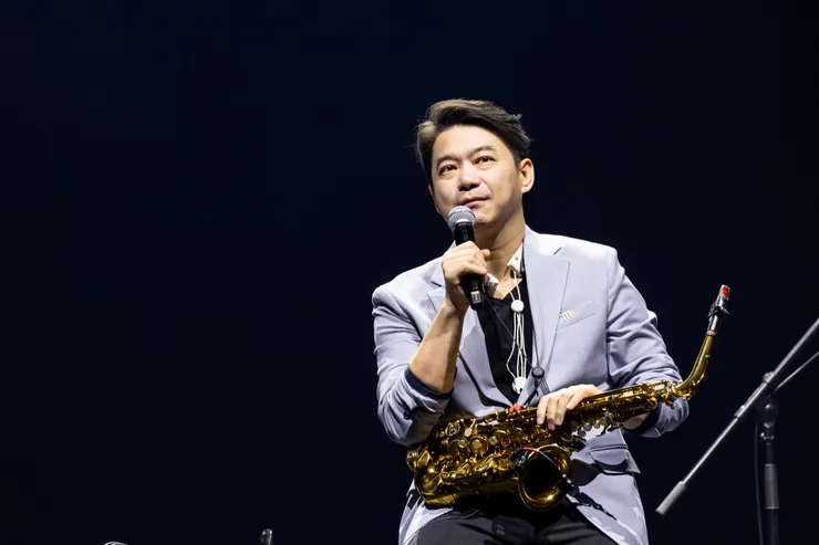 薩克斯風-董舜文感性淚灑舞台