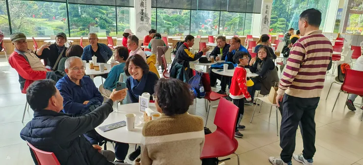 用完餐到幸福大廳用飲料，入園券可抵消費150元。