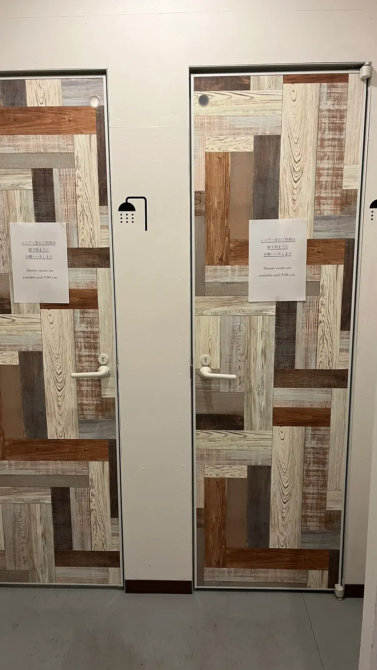 使用浴室就盡量要避開尖峰了。