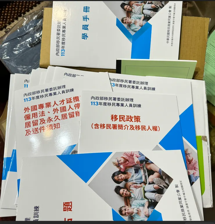 講義很多本，但內容並不厚