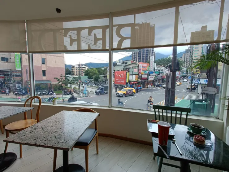 當天我選了靠窗的絕佳位子