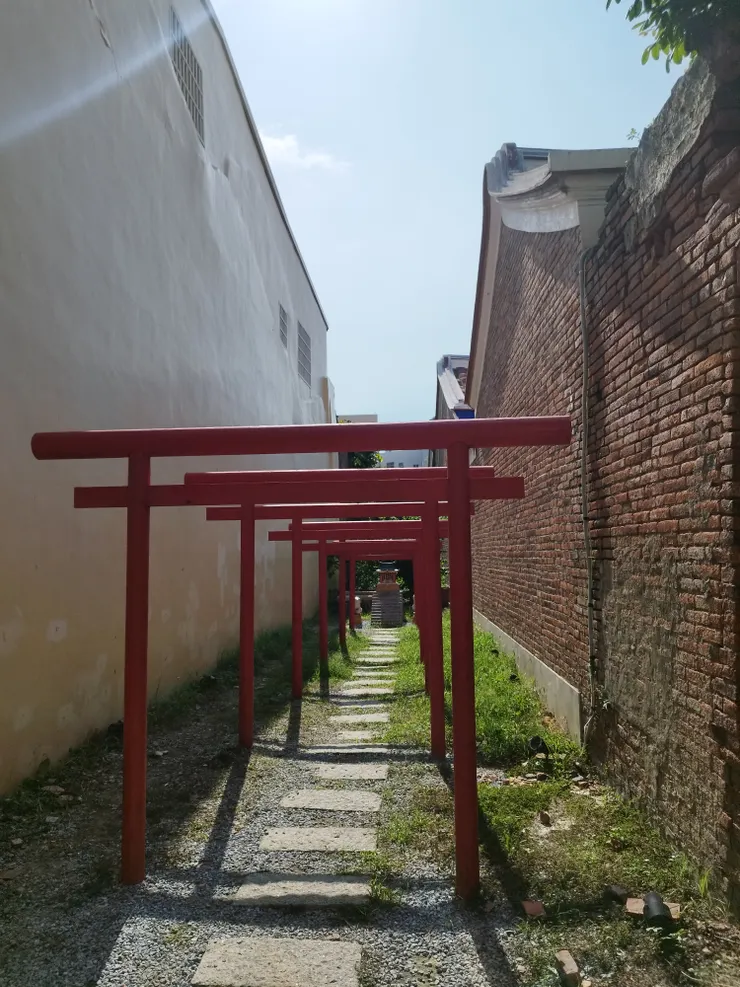 鶴棲別墅旁有一個仿日本鳥居的（蛙港神社）地景  河童拍攝/2023年