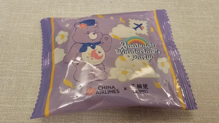 這是華航和五桐號聯名的機上點心!