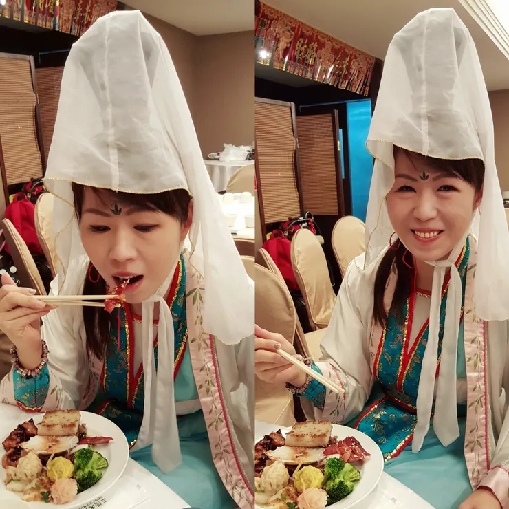 這是我們玩主題變裝派對時,朋友的裝扮。她讓我每次想到觀世音時,就想到她。😂