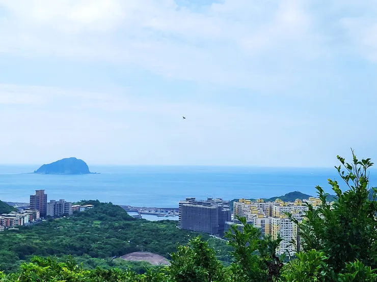 ▲9:10來到扶輪觀景塔，登塔有360度展望，基隆「五基」(指基隆港、基隆河、基隆山、基隆嶼、基隆市)可盡收眼底。