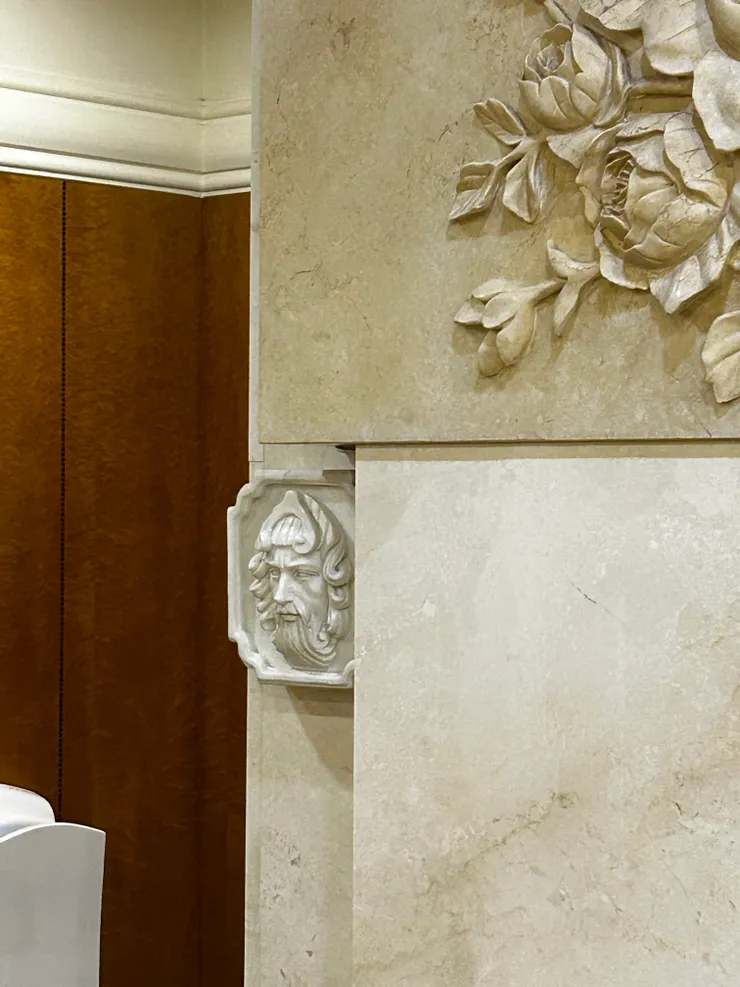 白色的男廁標誌