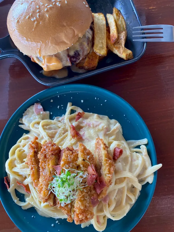 Pines 附近的咖啡廳 MANA