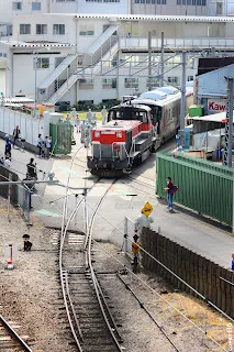 227系電車準備出廠