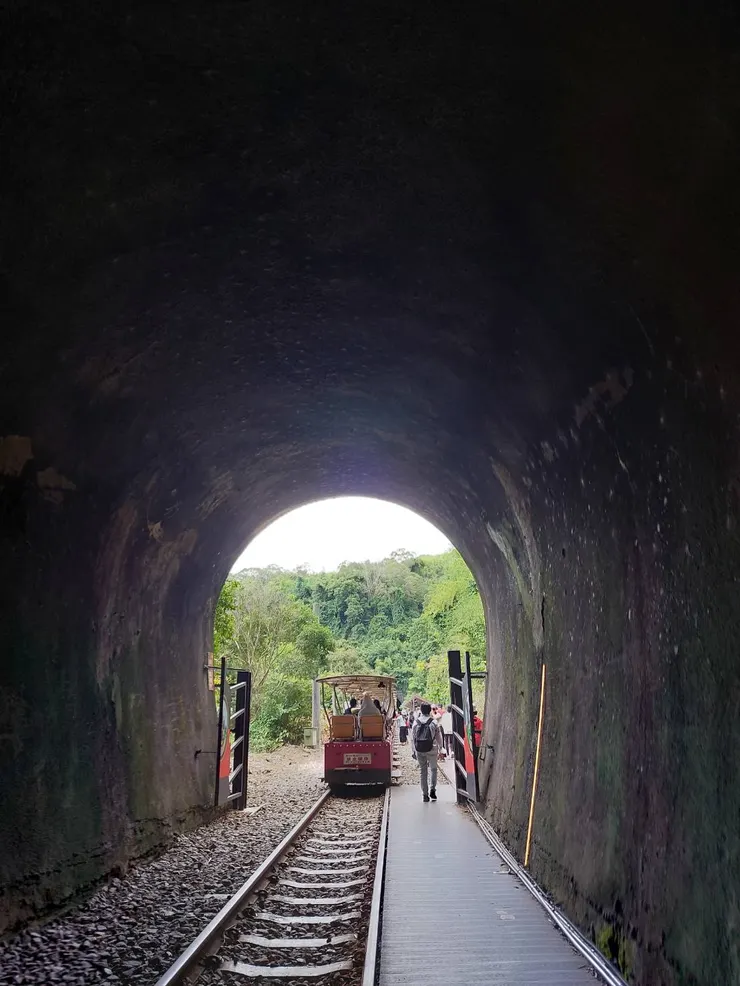 隧道口風光