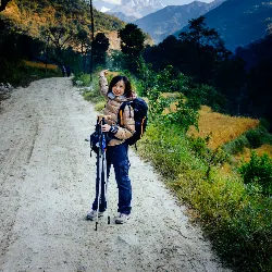 坐不定的娜娜的沙龍