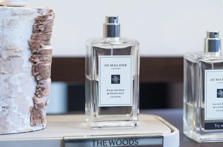 「英國橡樹與榛果香水」洋溢著大地氣息