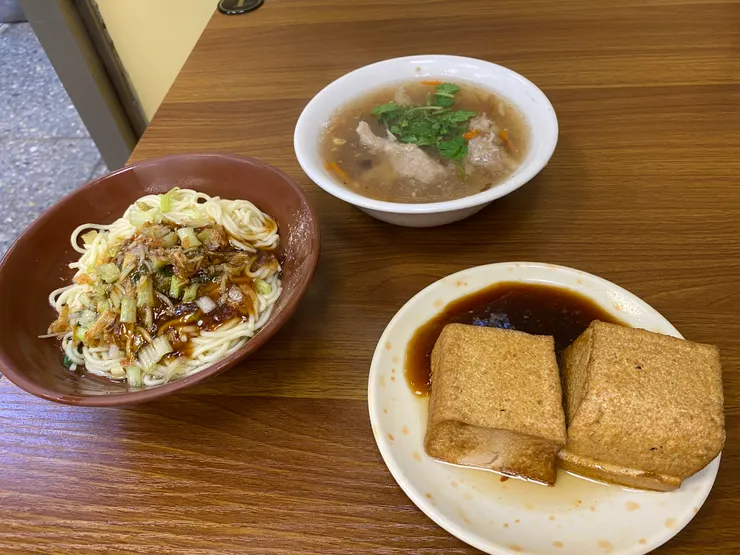 北投小吃套件：乾麵、肉羹、油豆腐