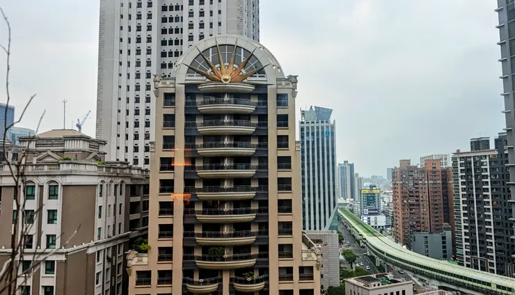 台中七期是永續保值、台中城市核心，繁華與靜隱並存的菁英終身居所，為台中在地豪宅的長期價值標竿。