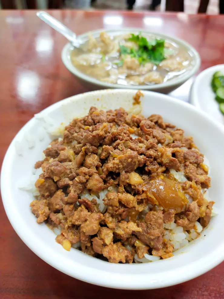 這碗似乎可以叫做"肉燥飯"了