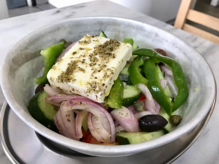 好的橄欖油淋在沙拉上，質感口感香氣馬上提升