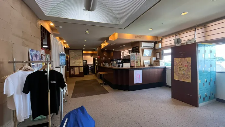 櫃檯區算是滿寬敞。