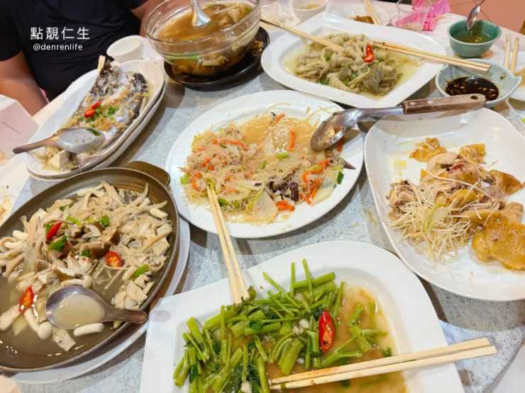 還是滿滿一桌的菜｜黑豆園活魚料理餐廳