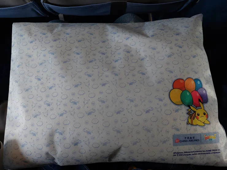 經濟艙-皮卡丘抱枕
