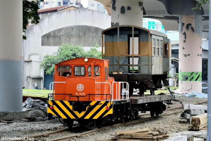 放在平車上移動位置的泰國守車