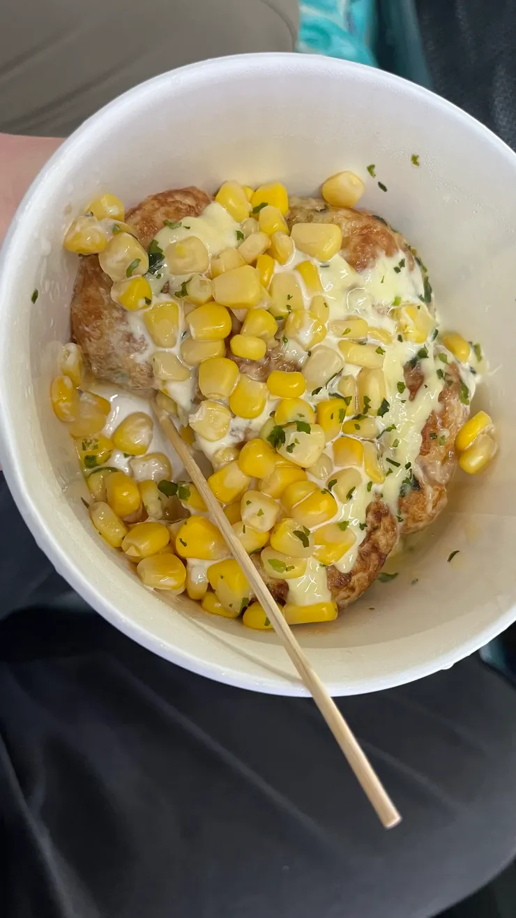 日本的章魚燒口感偏軟，但我覺得還是滿美味。