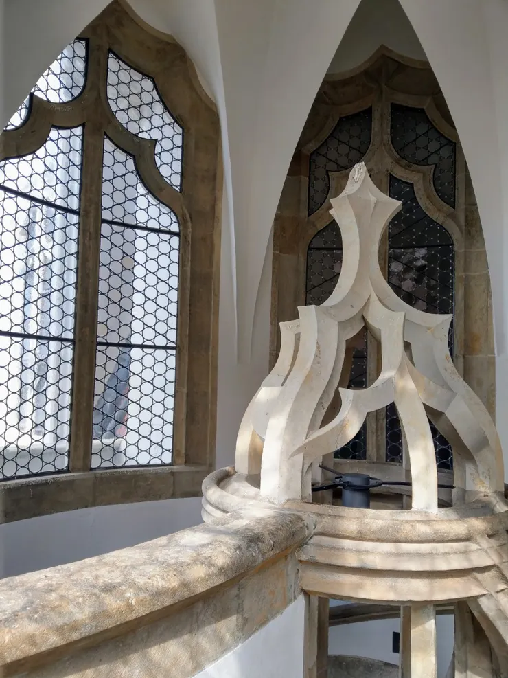 城堡有兩處螺旋樓梯，此為大樓梯