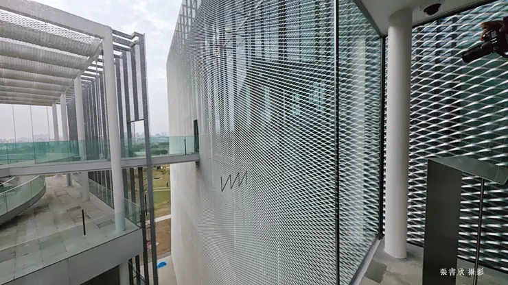 被擴張網Expanded Metal Mesh包圍的台中綠美圖