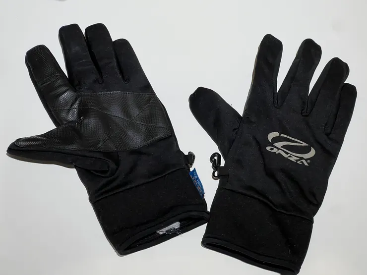 我的機車手套，拿來防寒使用