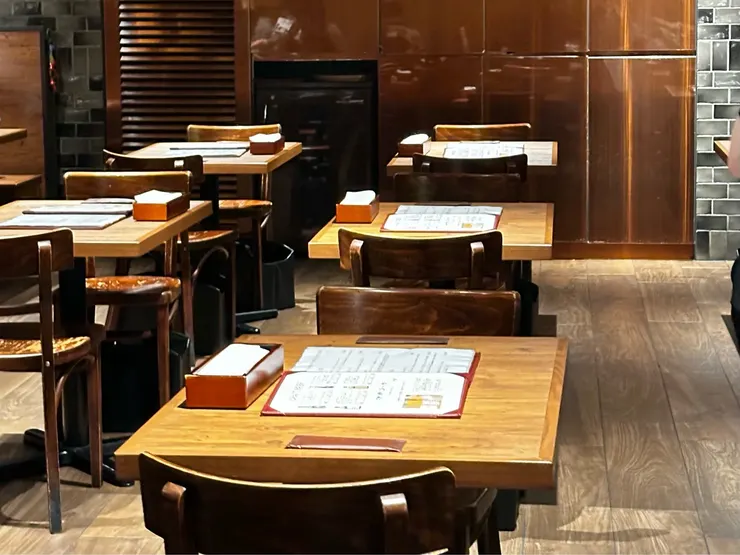 平日的傍晚六時，人流比較疏落。