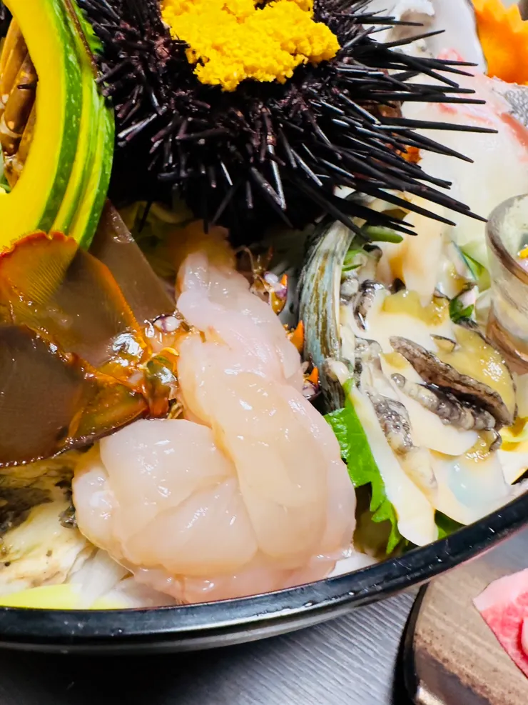 我把龍蝦肉跟鮑魚都當さしみ來吃了！