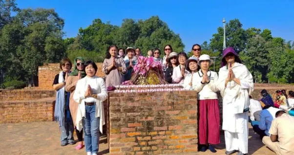 印度朝聖團佛教聖地合影。圖片來源：Google評論
