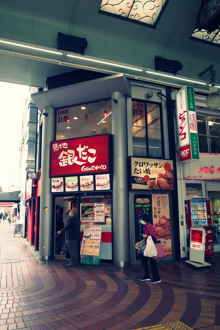 這間銀だこ(GINDACO)，是賣章魚燒的，很多地方都有分店，我在福岡和札幌都有買過