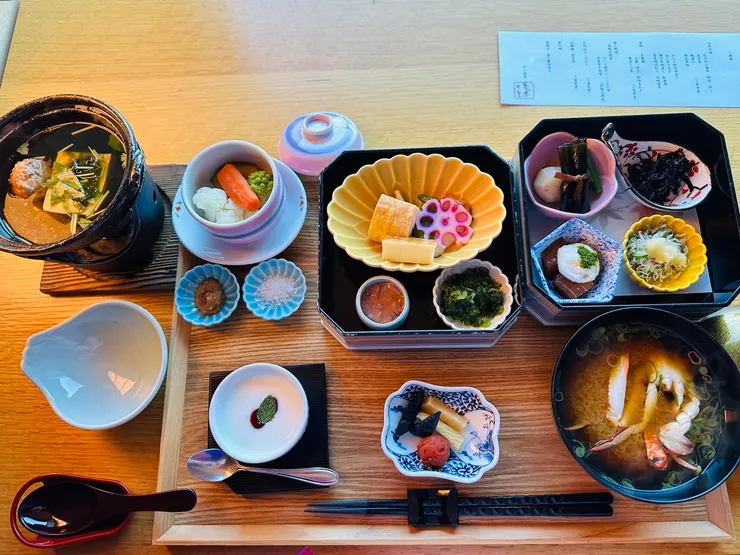 日式營養均衡的早餐。