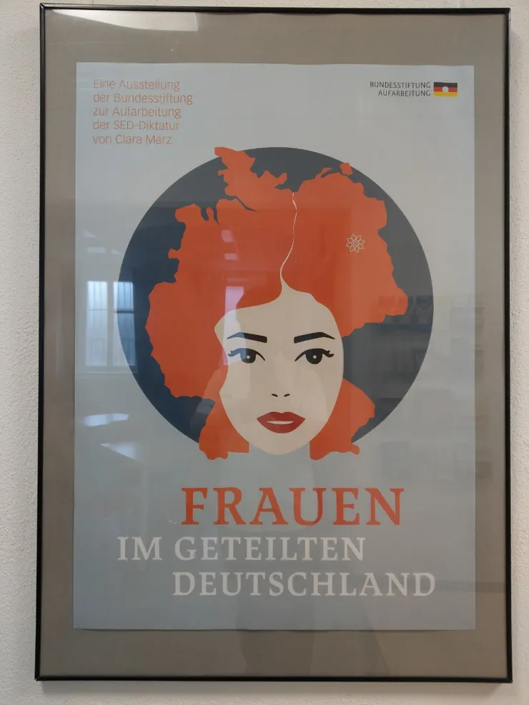 還有德國女性的海報展