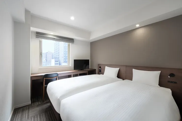 當下忘記拍照，這張是booking的照片，旁邊的椅子拉不開。