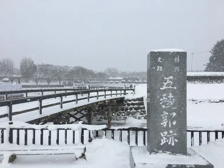 函館的重頭戲，五稜郭。這裡不是歷史文化專題，不詳細介紹，簡而言之，五稜郭是日本近代興建的西式要塞，也是幕末親幕府組織新撰組最後的據點。有興趣的朋友可以自己google 一下。