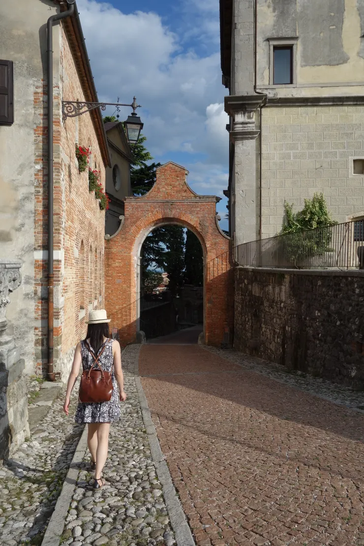 城內一景，常見超過三四百年的建築。（攝影：王幸慈）