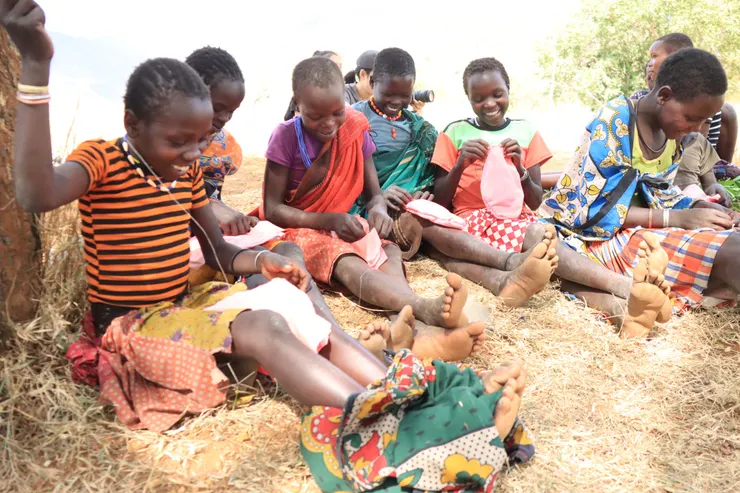 圖說:待用布衛生棉提供非洲女性衛教教學布衛生棉材料包,學習縫製可重複使用的衛生棉。(資料來源:愛女孩Love Binti)