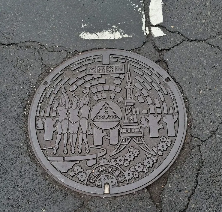 札幌市水道局之人孔蓋，攝於大通公園