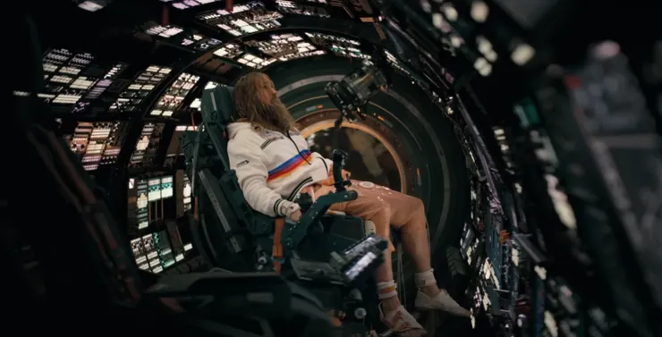 隻身在太空中，他不只要找回記憶，還得完成任務。