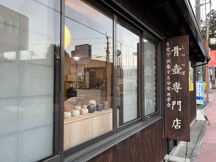 看到可愛的小盒子，走近才發現是......