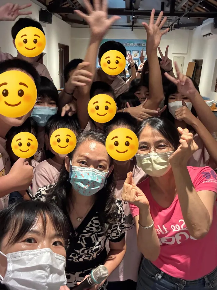 自由的擁擠拍，有點恐怖😅😅但卻真誠無誤☺️