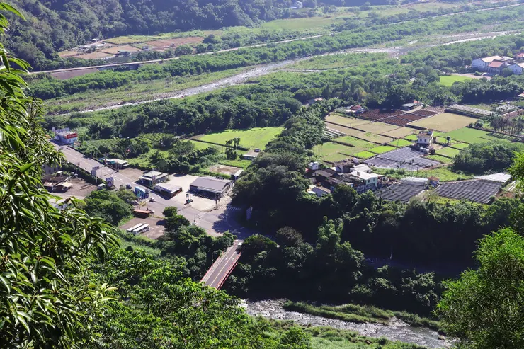 俯瞰山下的彼岸橋（嵐山有渡月橋，咱們有彼岸橋，更有禪意）