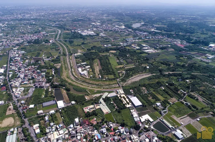 保大地區「許縣溪」鳥瞰圖（今歸仁、關廟之交界） （攝影 劉芳吉）