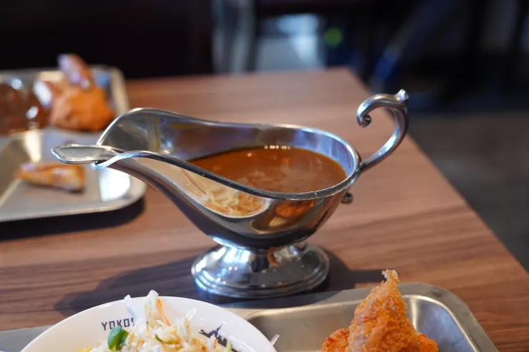 咖哩醬是分開承裝