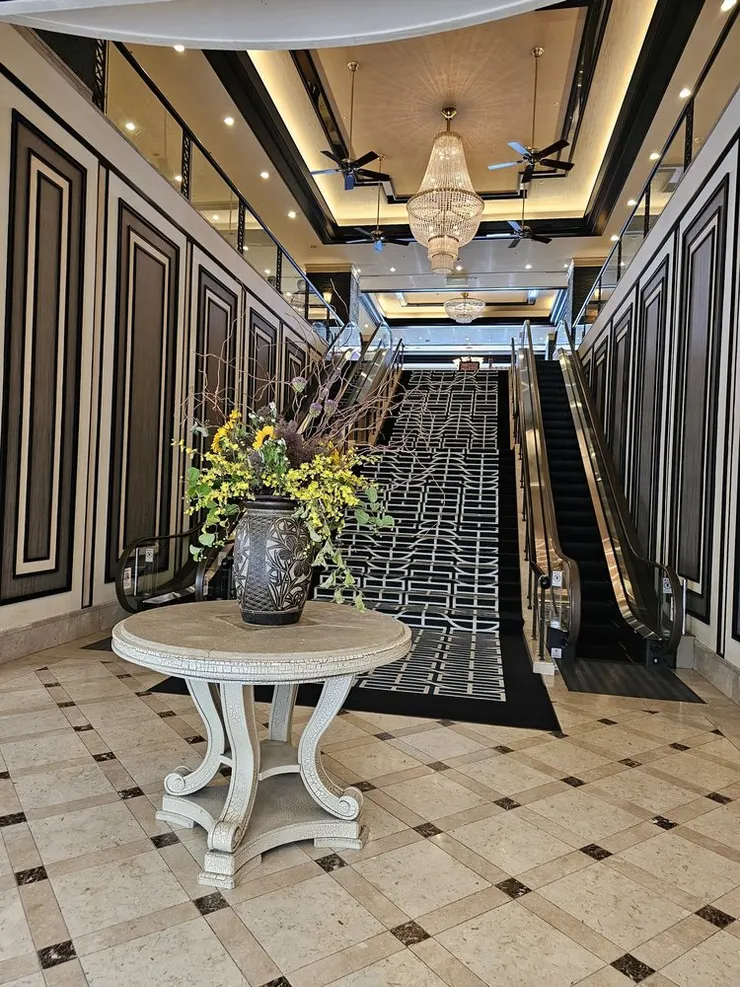 感覺還不錯，2樓是大廳