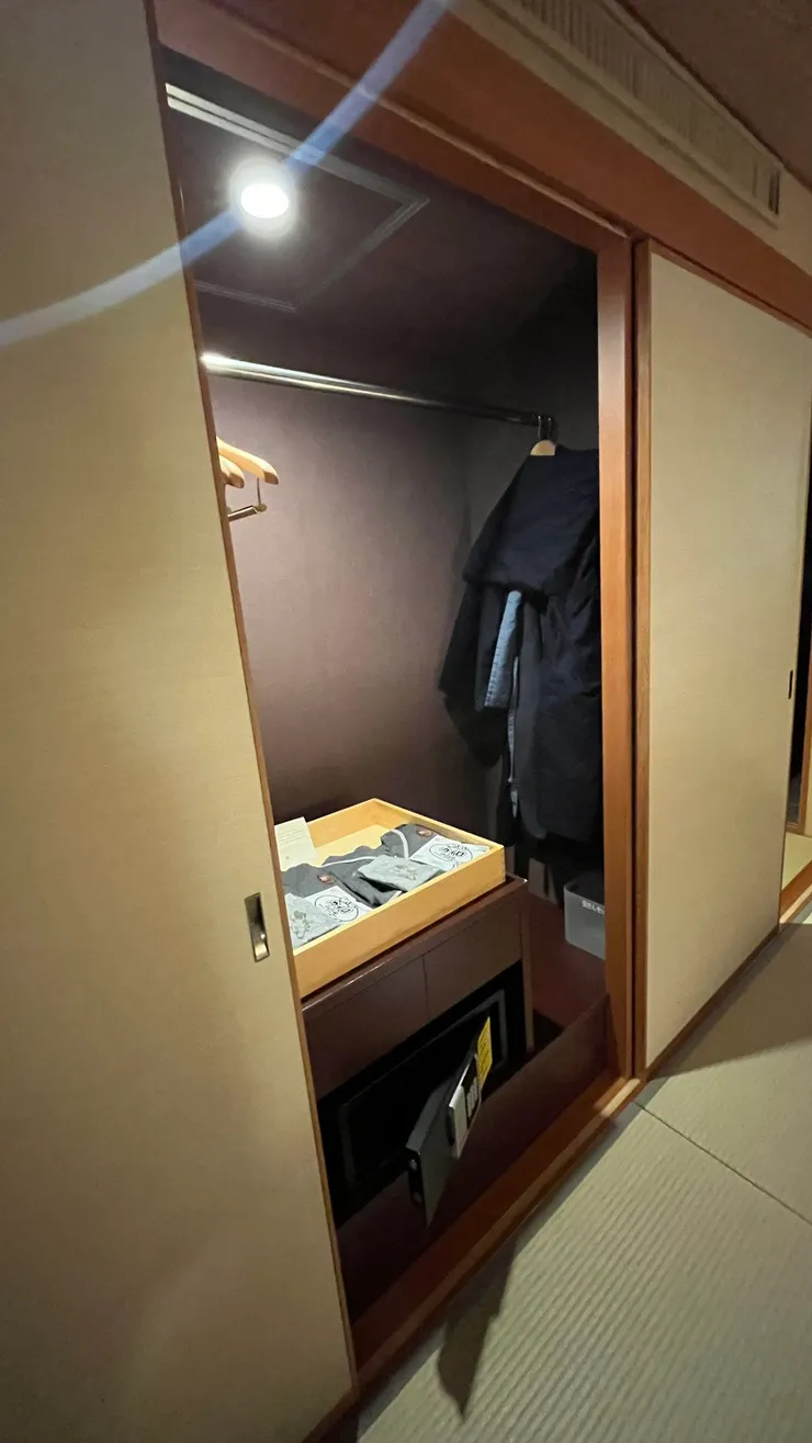 因應天氣冷，還附有大外套。