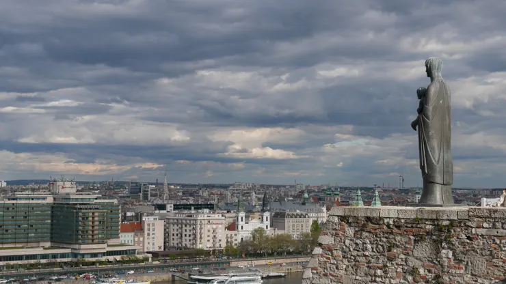 這雕像每天都在看美景耶