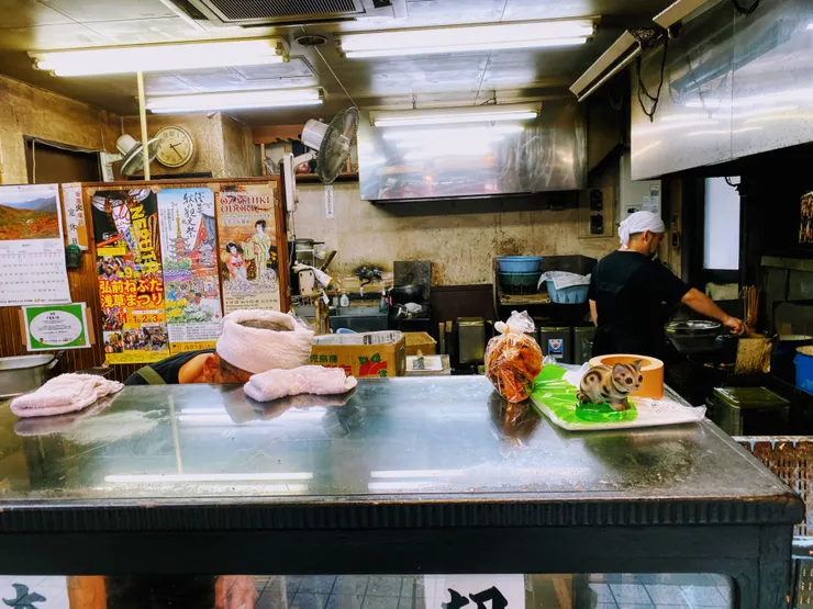 內部就是製作大學芋，油炸地瓜的地方